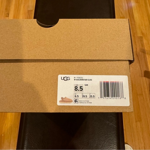 UGG Goldenstar Clog Sand NWT - Picture 5 of 6